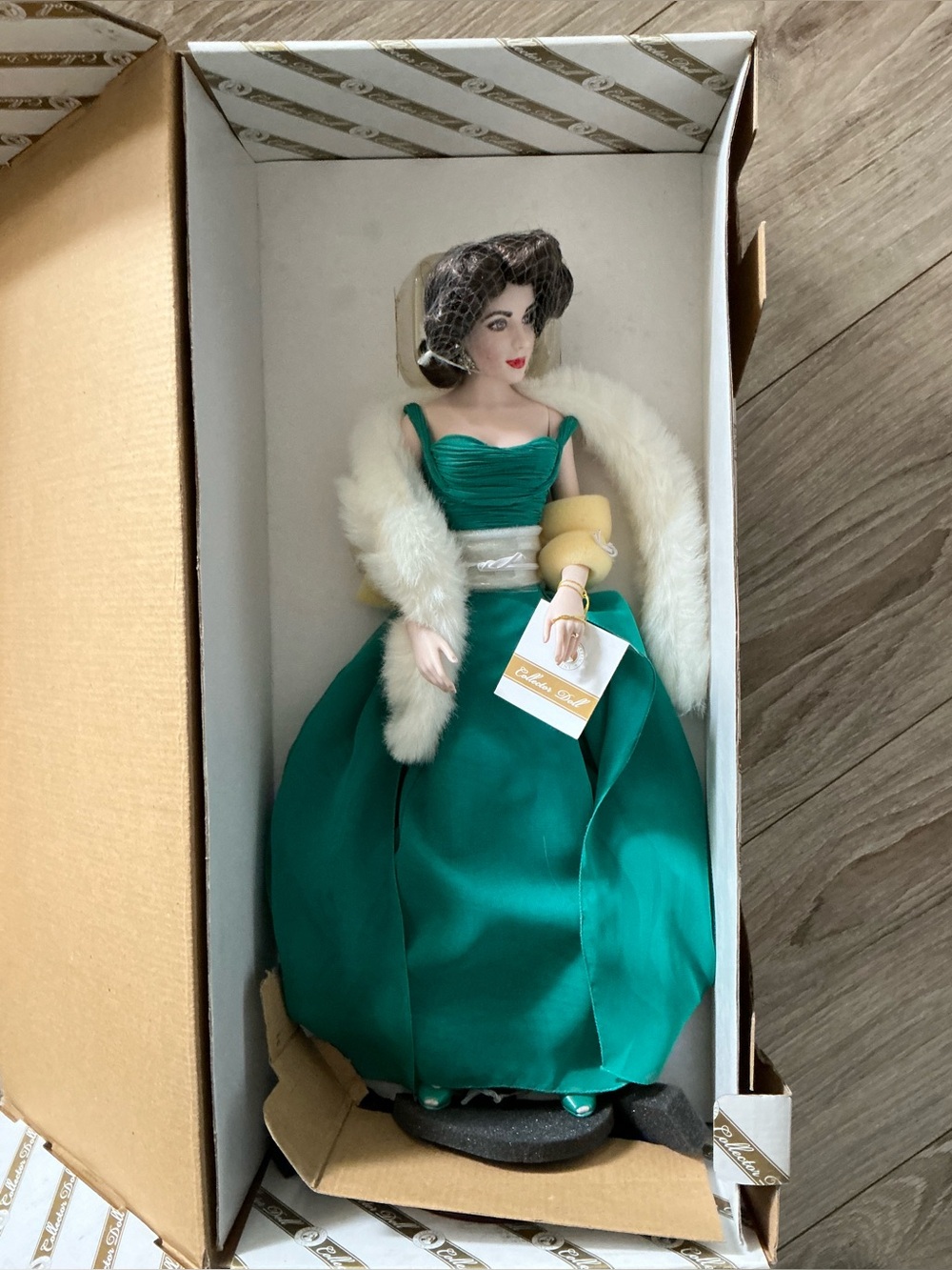 NIB Franklin Mint Elizabeth Liz Taylor Porcelain Doll Green Gown w/Stand